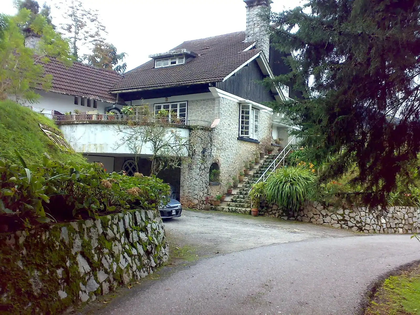 Old bungalow with a stone base and steep roof on Jalan Kamunting, Tanah Rata